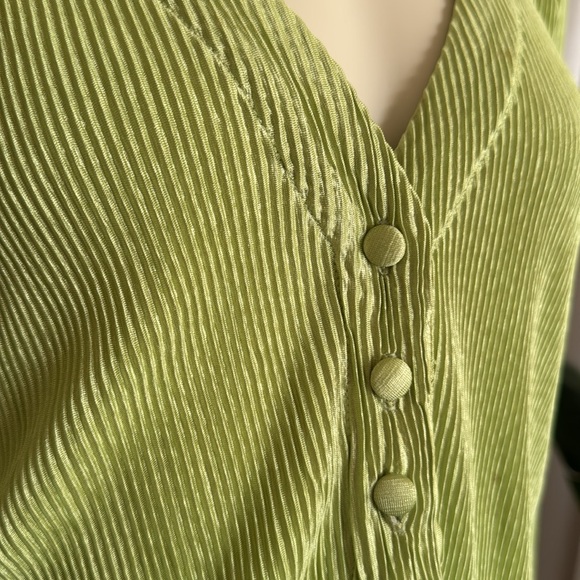 Song of Style Mara Shirt in Sage - Picture 4 of 7